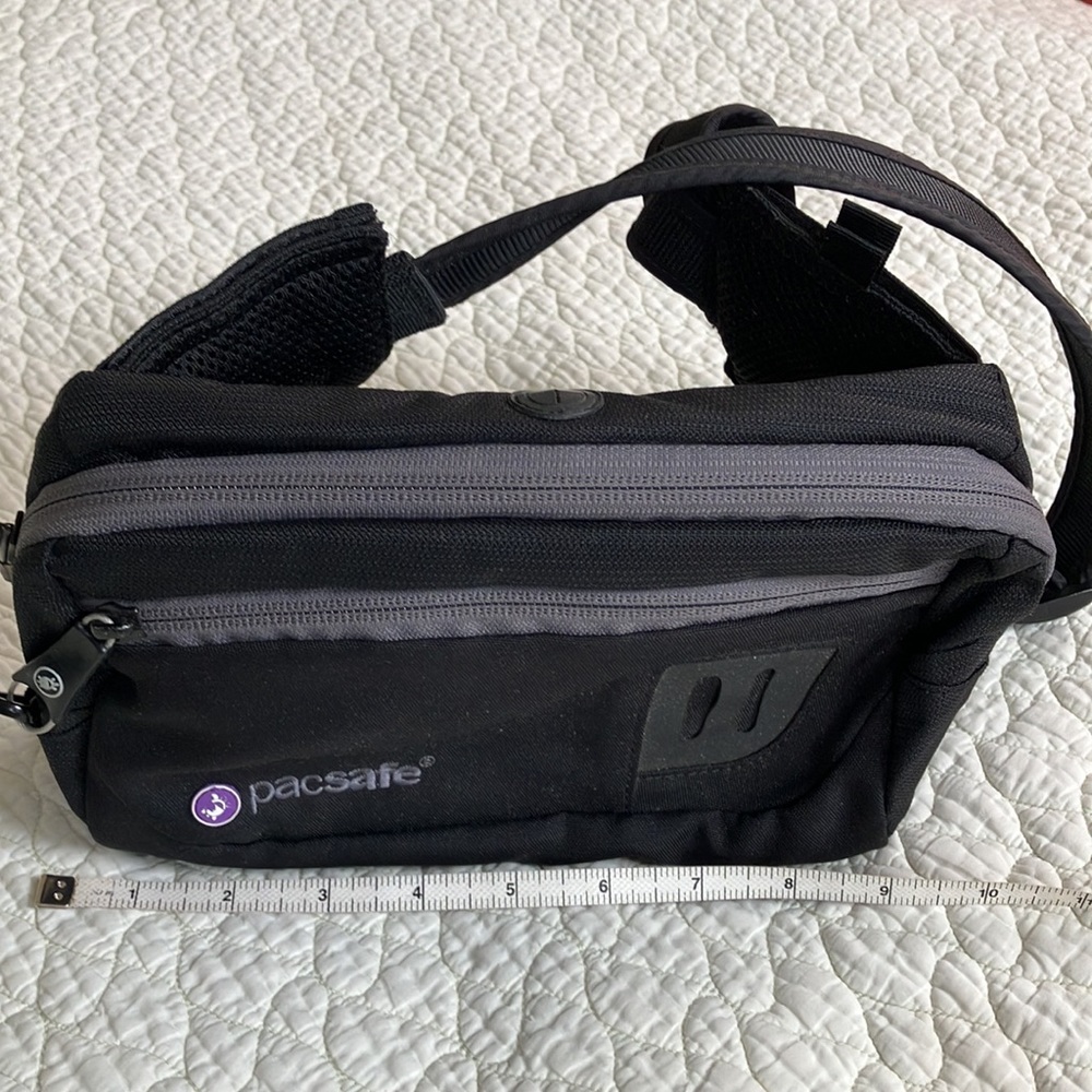 PACSAFE hipbelt for travel! Black, two zippered compartments; w locking clips!